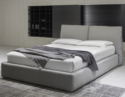 Lit double - WALL - Nuova Linea Valentini - contemporain / tapissé / avec tête de lit tapissée