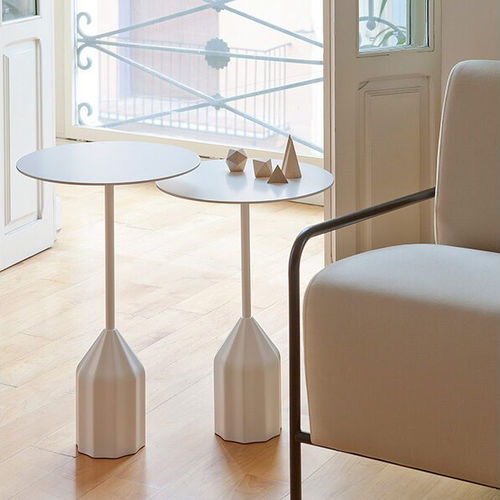 Table d'appoint contemporaine - BURIN MINI - Viccarbe - en MDF laqué / avec piètement en acier thermolaqué / ronde