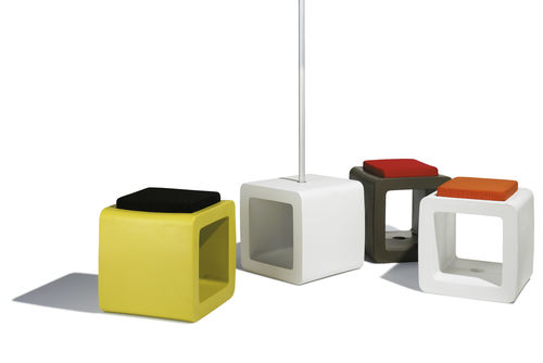 Pouf contemporain - CUBE - Symo Parasols - en polyéthylène / carré / de jardin