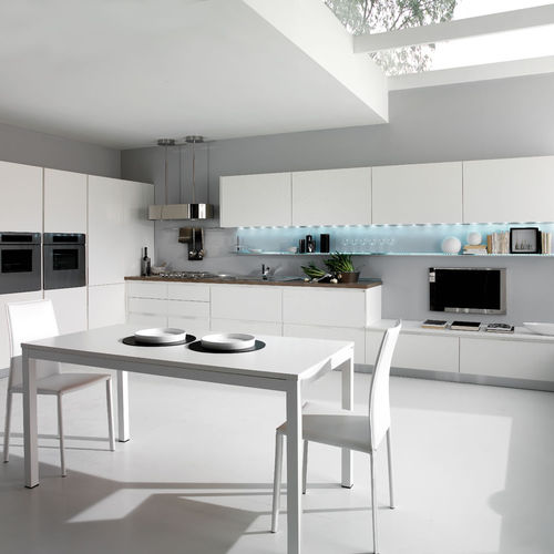 Cuisine contemporaine - SPAZIO - Torchetti Cucine - en bois / avec poignée intégrée / blanche