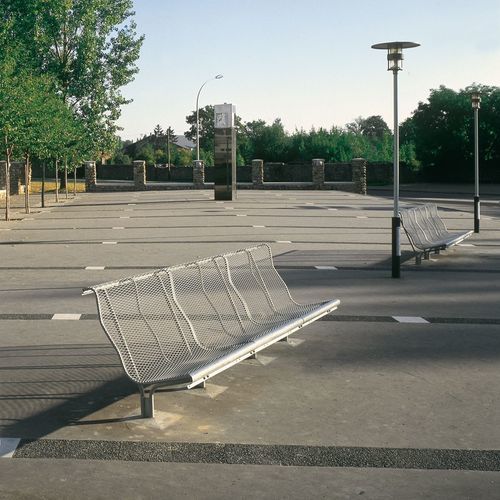 Banc public contemporain - CATALANO - BD Barcelona Design - en acier / en zinc / avec dossier