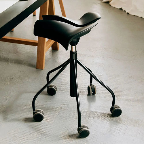 Tabouret de travail contemporain - BINARIA - BD Barcelona Design - en polyuréthane / avec piètement en acier peint / piètement étoile