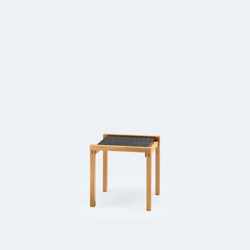 Table basse contemporaine - WB 1 - Löffler Bürositzmöbel GmbH - en cuir / en chêne / avec piètement en chêne
