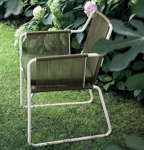 Chaise contemporaine - HARP 359 - RODA - d'extérieur / en polyester / avec piètement en acier inoxydable