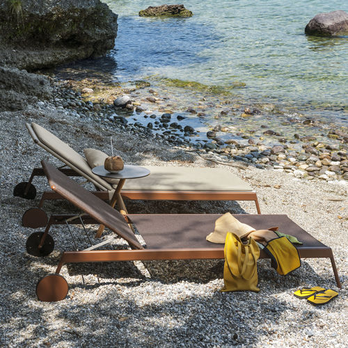 Bain de soleil contemporain - PIPER 007 - RODA - en Batyline® / en aluminium laqué / de jardin