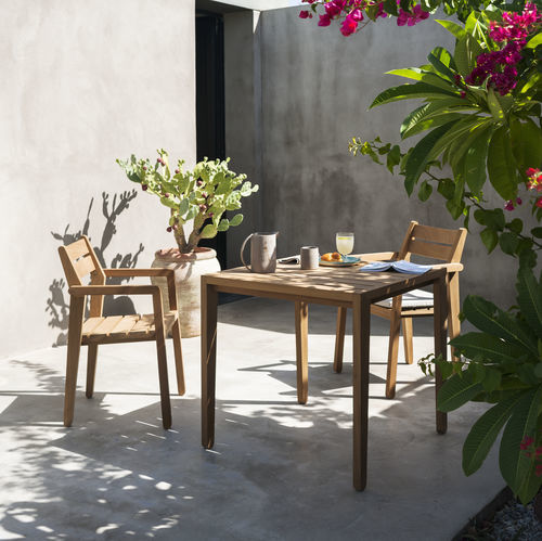 Table à manger contemporaine - ZANIA 080 - RODA - en iroko / avec piètement en iroko / carrée