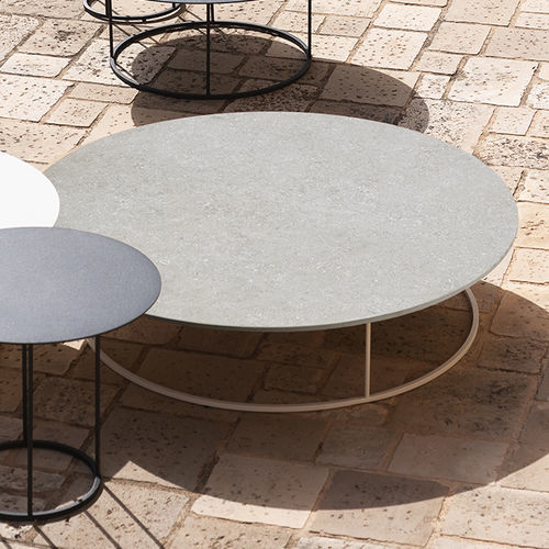 Table basse contemporaine - ZEFIRO 003 - RODA - en aluminium laqué / en grès / avec piètement en acier inoxydable