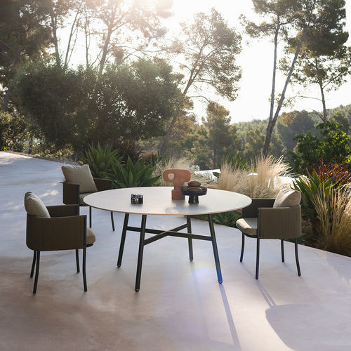 Table à manger contemporaine - GAMMA 160 - RODA - en grès / avec piètement en acier inoxydable laqué / ronde