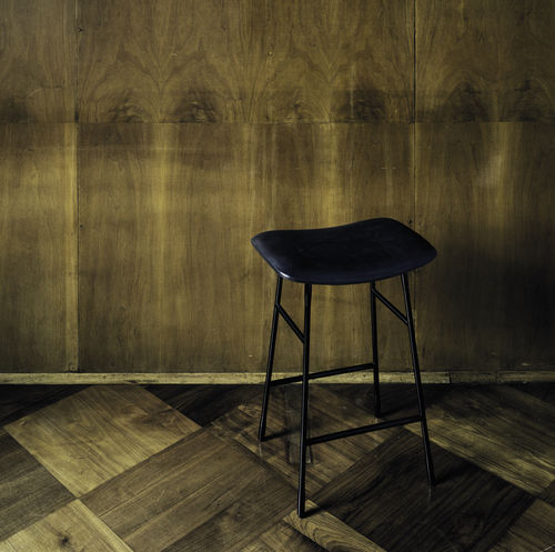 Tabouret de bar contemporain - HINGE  - Living Divani - en cuir / en tissu / avec piètement en acier peint