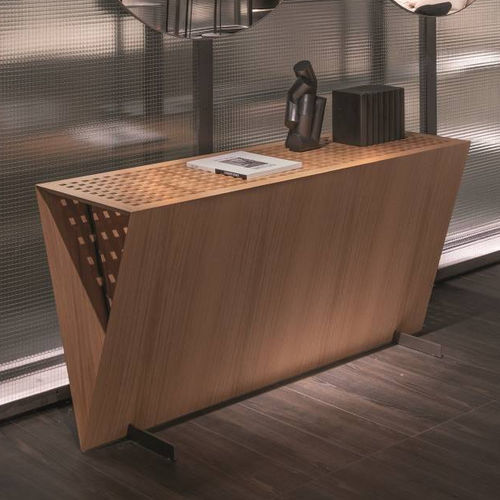Console contemporaine - Alvea - Living Divani - en chêne / avec piètement en acier peint / triangulaire
