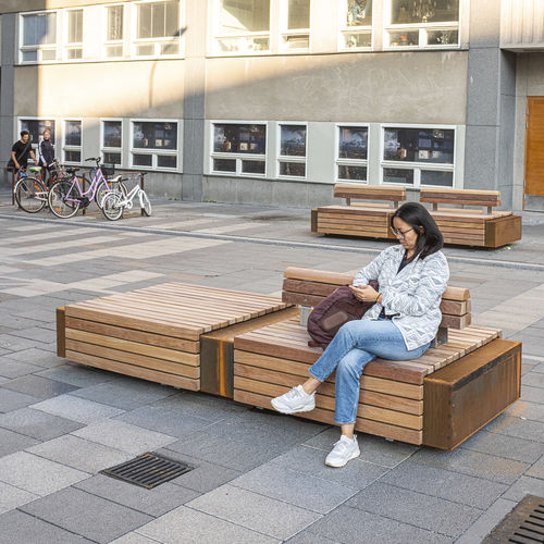 Banc public contemporain - SOLID SEAT BLOCKS - Streetlife - en acier COR-TEN® / en acier à revêtement par poudre / en bois