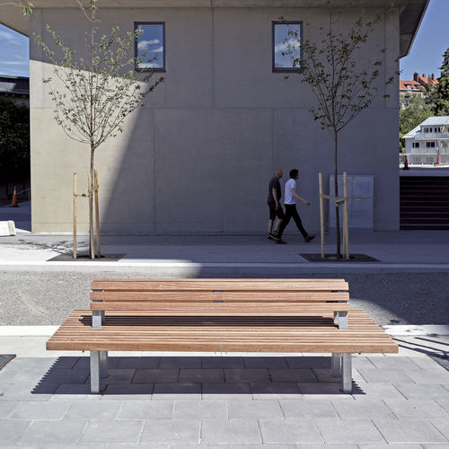 Banc public contemporain - Lean Linear - Streetlife - en bois / en acier galvanisé / en acier thermolaqué