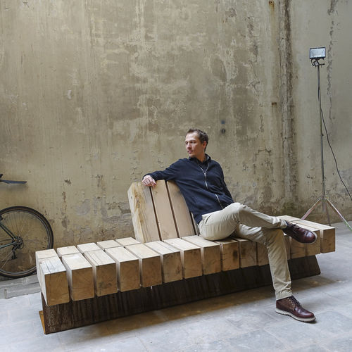 Banc public contemporain - HEAVY-HEAVY BLOCK - Streetlife - en bois / en acier galvanisé / en acier à revêtement par poudre