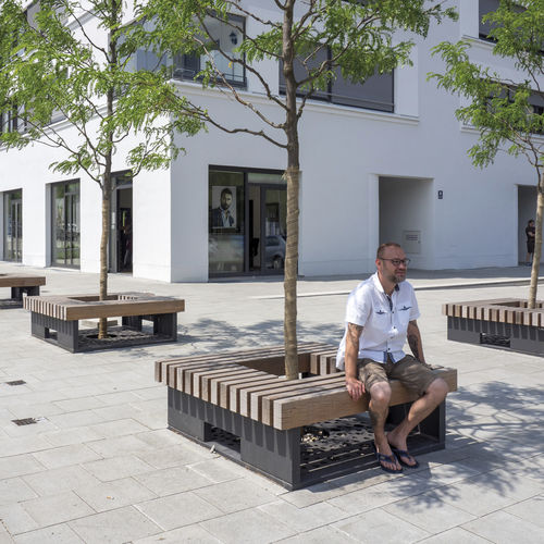 Banc public contemporain - ROUGH&amp;READY CARR&Eacute; - Streetlife - en bois / en acier galvanisé / en acier thermolaqué