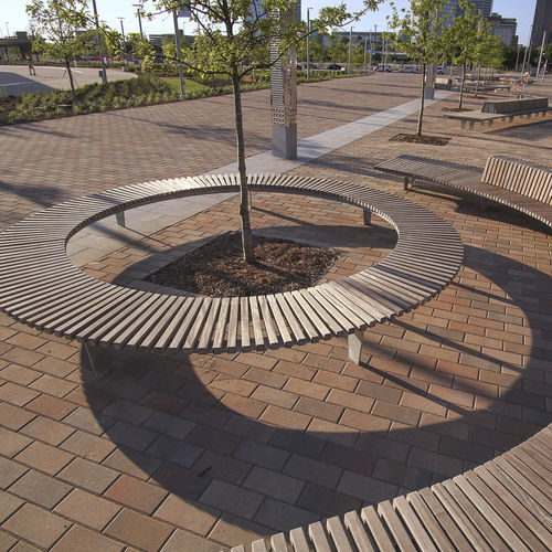 Banc public contemporain - Cliffhanger Circular - Streetlife - en bois / en acier galvanisé / en acier thermolaqué