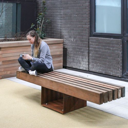 Banc public contemporain - Rough&Ready Balancer - Streetlife - en bois / en acier galvanisé / en tôle d'acier