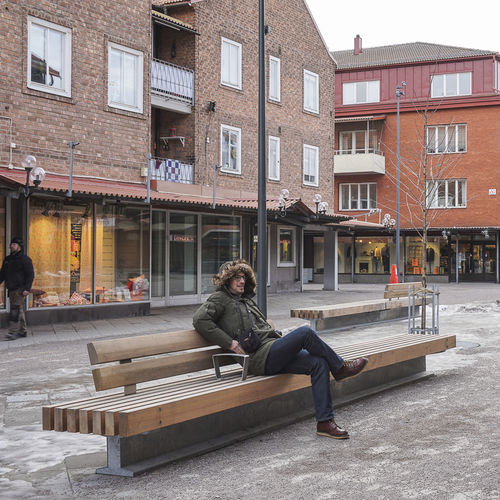 Banc public contemporain - Rough&Ready T - Streetlife - en bois / en acier galvanisé / en acier thermolaqué