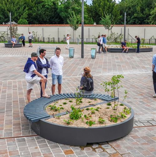 Banc public contemporain - SOLID MOBILE GREEN ISLES ROUND - Streetlife - en bois de feuillus / sans dossier / sans accoudoirs