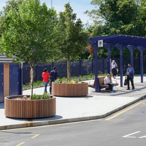 Jardinière en bois de feuillus - SOLID  - Streetlife - carrée / ronde / contemporaine