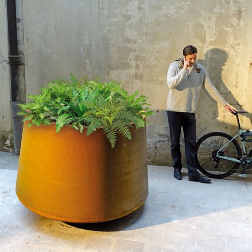 Jardinière en acier - TUMBLING TUBS - Streetlife - conique / en hauteur / contemporaine