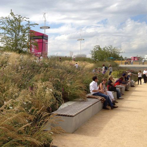 Banc public contemporain - LEAN LINEAR TOP - Streetlife - en bois de feuillus / en bambou / avec dossier