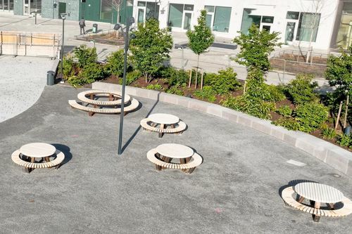 Table de pique-nique en acier - SOLID DISC - Streetlife - ronde / avec prise / pour espace public