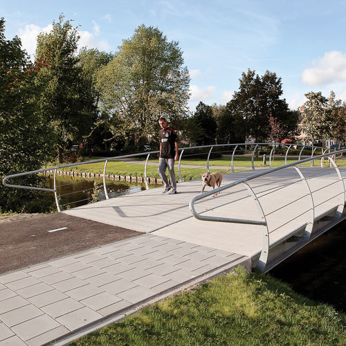 Pont en acier corten - SHORTLINE - Streetlife - en acier / en arc / dalle