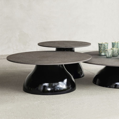 Table basse contemporaine - FUNGO - FISCHER MÖBEL - en céramique / ronde / piètement central