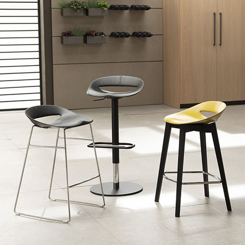 Chaise de bar contemporaine - FREESBY - SCAVOLINI - d'intérieur / en polypropylène / avec piètement en métal chromé