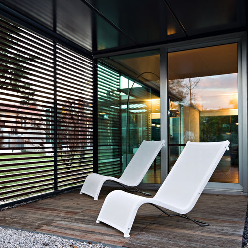 Bain de soleil contemporain - LAZY SDRAIO - SERRALUNGA - en Batyline® / en aluminium / en acier inoxydable