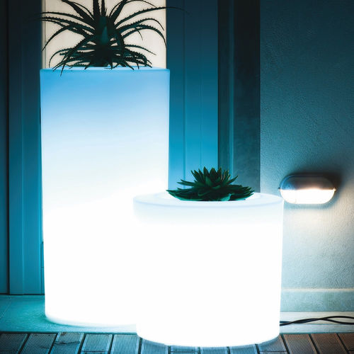 Pot de jardin en polyéthylène basse densité (PEBD) - TUBINI - SERRALUNGA - rond / lumineux / résidentiel