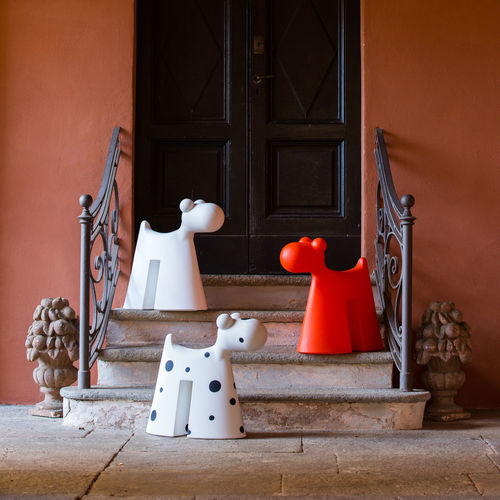 Sculpture en polyéthylène basse densité (PEBD) - DOGGY - SERRALUNGA - de jardin / au sol / blanche