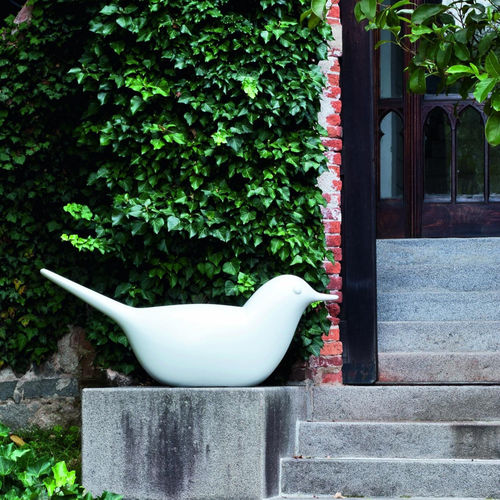 Sculpture en polyéthylène basse densité (PEBD) - PALOMA - SERRALUNGA - de jardin / au sol / blanche