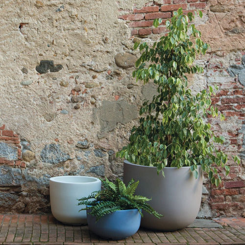 Pot de jardin en polyéthylène basse densité (PEBD) - CUP SMALL - SERRALUNGA - rond / par Naoto Fukasawa / résidentiel