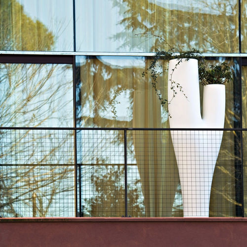 Pot de jardin en polyéthylène basse densité (PEBD) - MISSED TREE II - SERRALUNGA - sculptural / par Jean-Marie Massaud / résidentiel