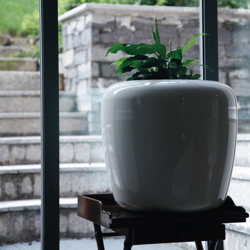 Pot de jardin en polyéthylène basse densité (PEBD) - SEVRES   - SERRALUNGA - rond / par Rodolfo Dordoni / résidentiel