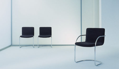 Chaise contemporaine - LENS - Saporiti Italia - en tissu / cantilever / résidentielle