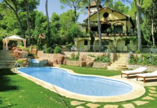Piscine coque - DELTA - Multiforma - d'extérieur / enterrée / en polyester