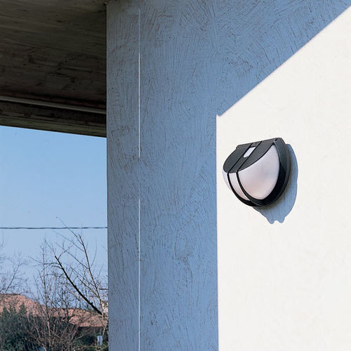Applique murale contemporaine - 320 - Ivela spa - de jardin / en polycarbonate / en thermoplastique