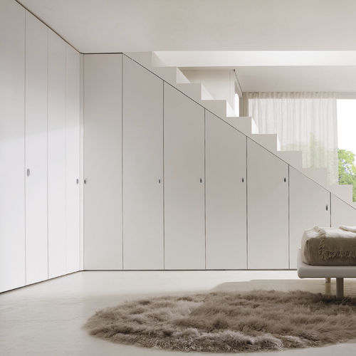 Armoire d'angle - Falegnami - contemporaine / en bois laqué / à portes battantes