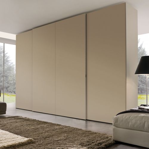 Armoire contemporaine - Falegnami - en bois laqué / à porte coulissante / avec écran TV intégré