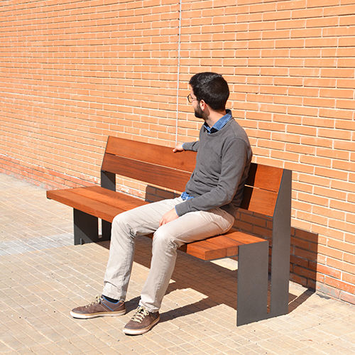 Banc public contemporain - MOOK - Escofet - en métal / en bois / avec dossier