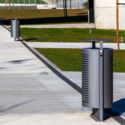 Poubelle en acier galvanisé - GRUSS - Escofet - en fonte d'aluminium / en polyéthylène / d'extérieur
