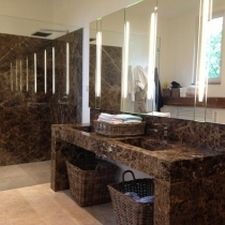 Parement en pierre naturelle - Emperador - LUSOROCHAS NATURAL STONE - d'intérieur / pour support neuf / contemporain