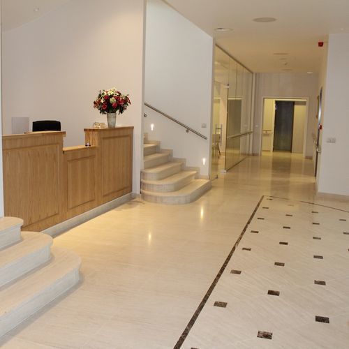 Carrelage en pierre calcaire - Moca Creme - LUSOROCHAS NATURAL STONE - brillant / d'intérieur / de sol
