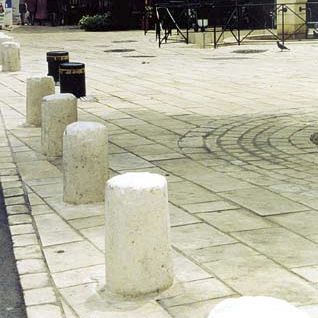 Borne anti-stationnement - GBCH - Girpav - en pierre