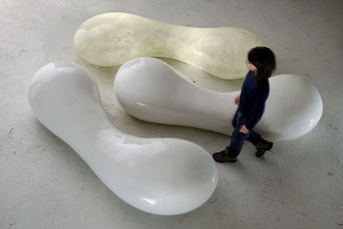 Banc design organique - GAMETE - ImperfettoLab - en fibre de verre