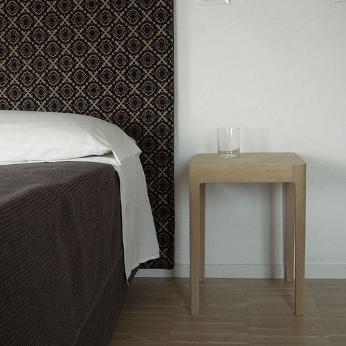 Table de chevet contemporaine - SHIRA  - Bedont - en chêne / en placage de bois / en hêtre