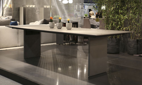 Table à manger contemporaine - ACCONA - TRISS - en béton / rectangulaire / à rallonge