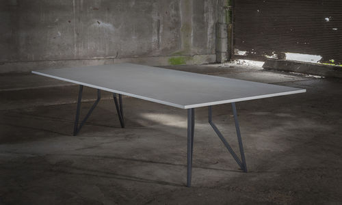 Table à manger contemporaine - AFFILATA - TRISS - en acier / en céramique / en béton